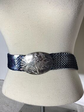 Vintage 70s 80s Silver Tone Fish Scale Stretch Belt with Ornate Oval Buckle